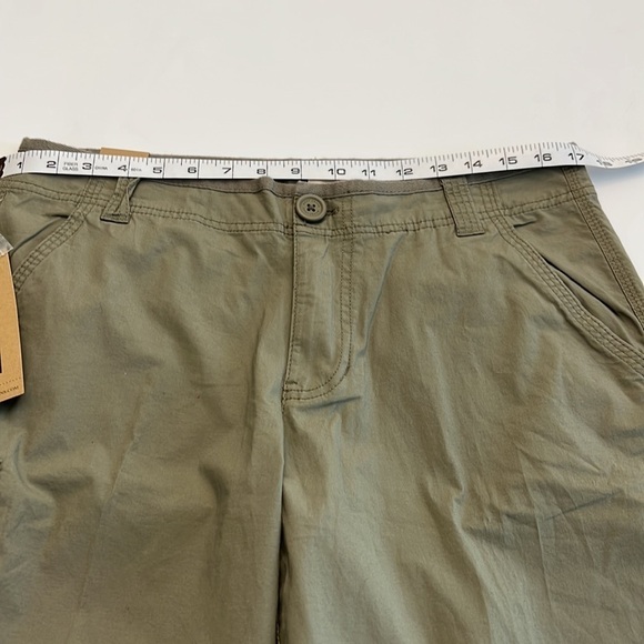 Dkny cotton blend Bermuda/Cargo shorts NWT size 10 green color - Picture 13 of 15